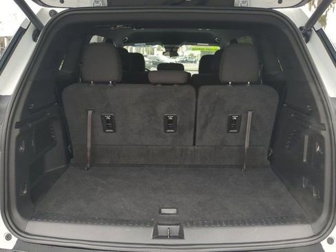 Used 2025 GMC Acadia Elevation image 12