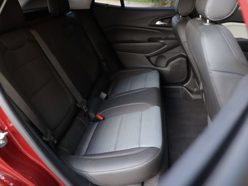 Used 2025 Chevrolet Trax LT FWD image 25
