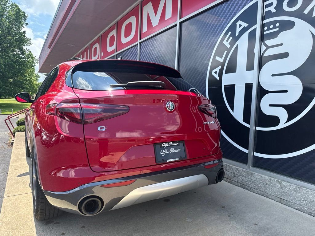 Used 2023 Alfa Romeo Stelvio Ti AWD/4WD image 12