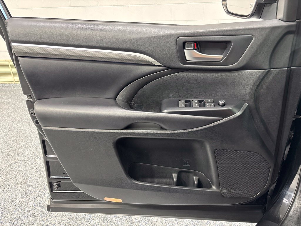 Used 2019 Toyota Highlander SE AWD/4WD image 36