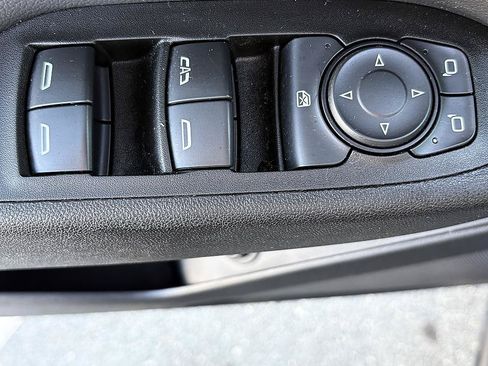 Used 2022 Chevrolet Equinox LT FWD image 17