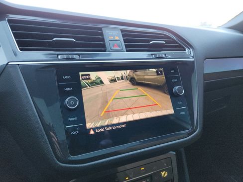 Used 2022 Volkswagen Tiguan SE R-Line image 18