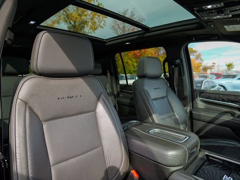 Used 2022 GMC Yukon XL Denali image 40