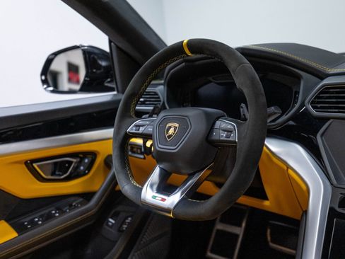 Used 2019 Lamborghini Urus AWD/4WD image 44