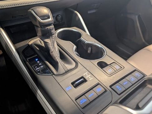 Used 2020 Toyota Highlander XLE image 21