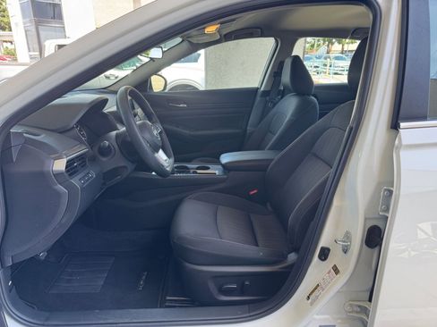 Used 2025 Nissan Altima 2.5 SV FWD image 28