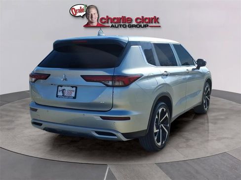 Used 2023 Mitsubishi Outlander SE image 5
