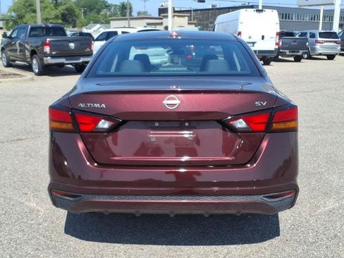 Used 2024 Nissan Altima 2.5 SV FWD image 6
