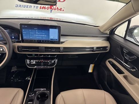 New 2026 Lincoln Corsair Premiere image 12