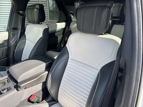 Used 2023 Land Rover Discovery HSE R-Dynamic image 5