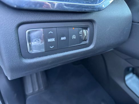 Used 2025 GMC Acadia Elevation image 23