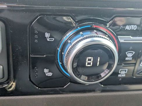 New 2026 GMC Sierra 1500 SLE image 25