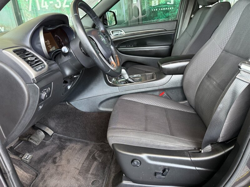 Used 2019 Jeep Grand Cherokee Laredo RWD image 16