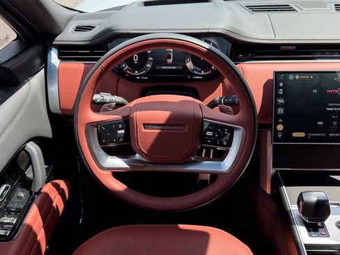 Certified 2025 Land Rover Range Rover SV AWD/4WD image 18
