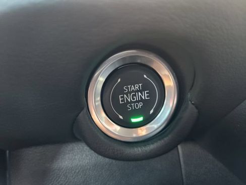 Used 2025 Chevrolet Suburban LS RWD image 8