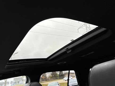 Certified 2023 Chevrolet Traverse RS image 18