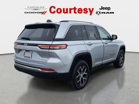 Certified 2024 Jeep Grand Cherokee Limited image 5