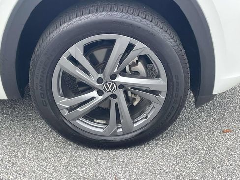 Certified 2024 Volkswagen Atlas Cross Sport SEL R-Line AWD/4WD image 9