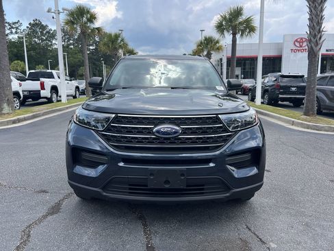 Used 2023 Ford Explorer XLT AWD/4WD image 3