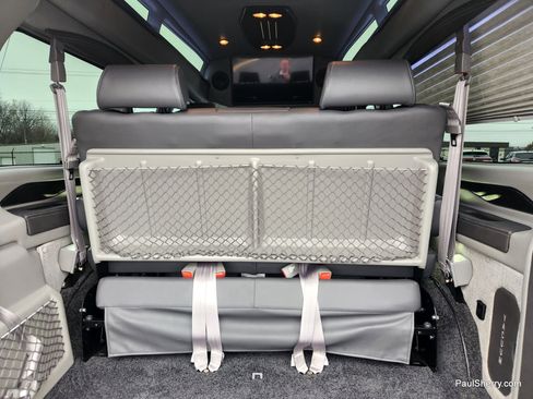 Used 2023 Chevrolet Express 2500 image 25