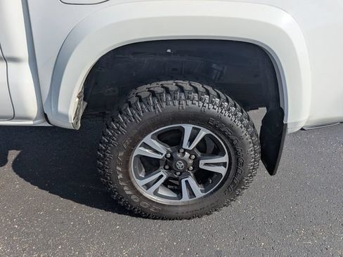 Used 2016 Toyota Tacoma TRD Sport w/ Towing Package AWD/4WD image 23