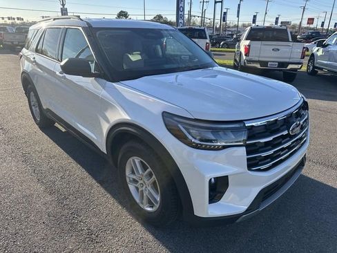 New 2026 Ford Explorer Active w/ Active Comfort Package image 3