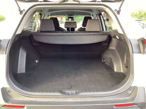 Used 2025 Toyota RAV4 XLE AWD/4WD image 10