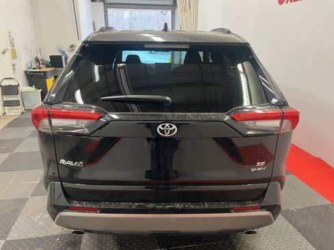 New 2025 Toyota RAV4 SE image 8