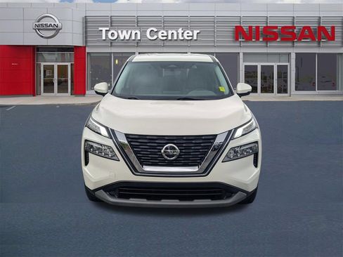 Used 2021 Nissan Rogue SV FWD image 2