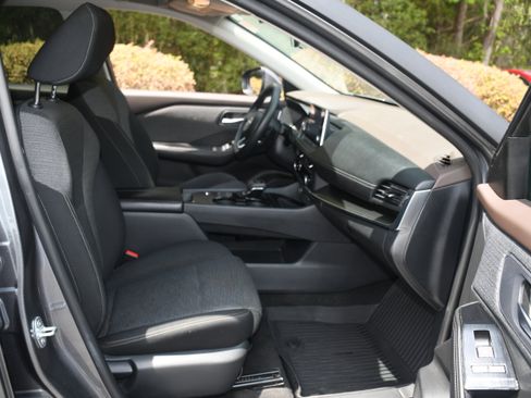 Used 2023 Nissan Rogue SV FWD image 20