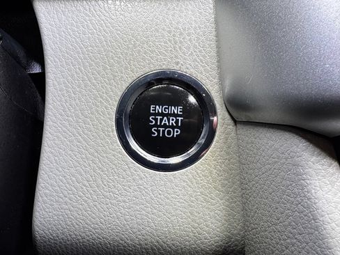 Used 2018 Toyota Highlander XLE FWD image 29