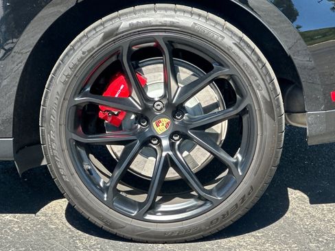 Used 2024 Porsche Macan GTS image 39