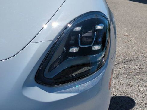 Used 2022 Porsche Panamera image 9