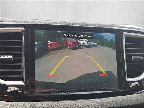 Used 2024 Chrysler Pacifica Touring-L FWD image 13