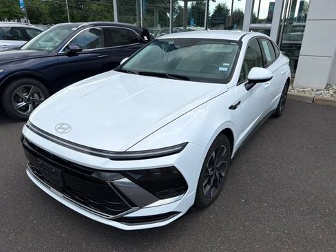 Used 2025 Hyundai Sonata SEL FWD image 2