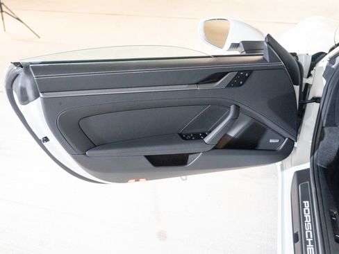 Used 2026 Porsche 911 Carrera RWD image 17
