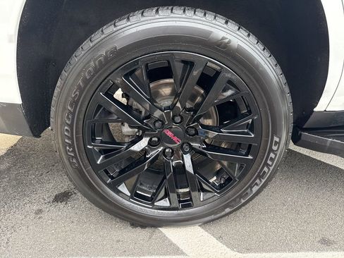 Used 2023 GMC Yukon SLT image 9