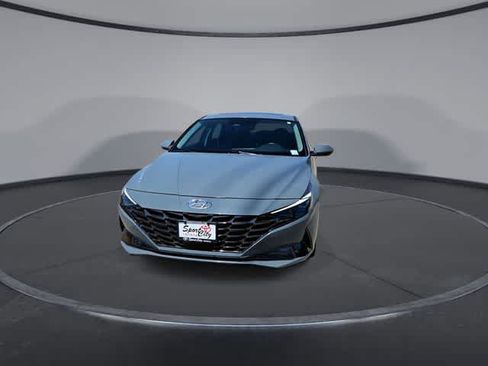 Used 2022 Hyundai Elantra Limited FWD image 3