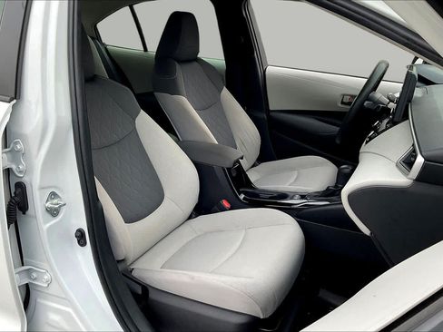 Used 2022 Toyota Corolla LE FWD image 9