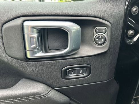 Used 2022 Jeep Wrangler Unlimited Sahara AWD/4WD image 16