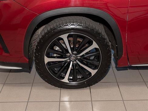 Used 2022 Toyota Highlander XSE AWD/4WD image 6