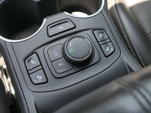 Used 2022 GMC Terrain SLT w/ Tech Package FWD image 22