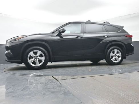 Certified 2022 Toyota Highlander LE image 30