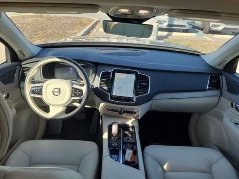 Used 2025 Volvo XC90 B5 Plus image 5