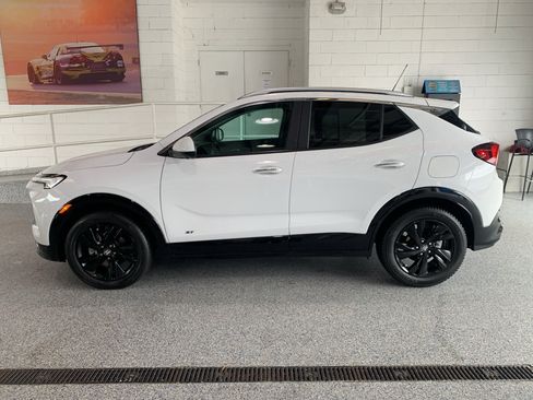 Used 2025 Buick Encore GX Sport Touring w/ Advanced Technology Package FWD image 5