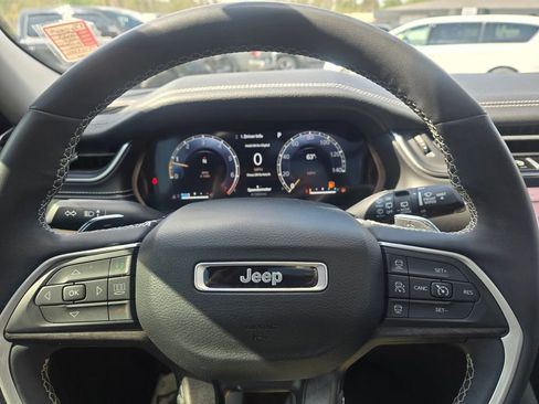Used 2023 Jeep Grand Cherokee L Limited w/ Luxury Tech Group II AWD/4WD image 14