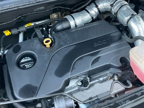 Used 2022 Chevrolet Trax LT w/ Sport Edition image 14