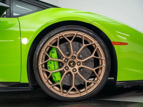 Used 2019 Lamborghini Huracan Performante AWD/4WD image 29