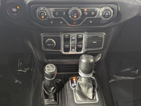 Used 2018 Jeep Wrangler Unlimited Sport S AWD/4WD image 18