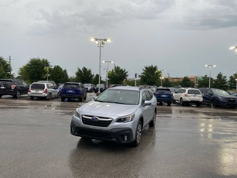 Used 2020 Subaru Outback Premium AWD/4WD image 7